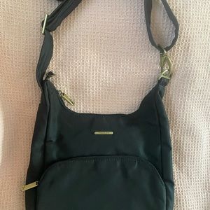 Travelon Anti Theft Essential Messenger Bag Black